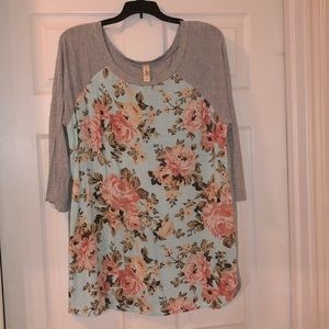 1X light blue/peachy floral top